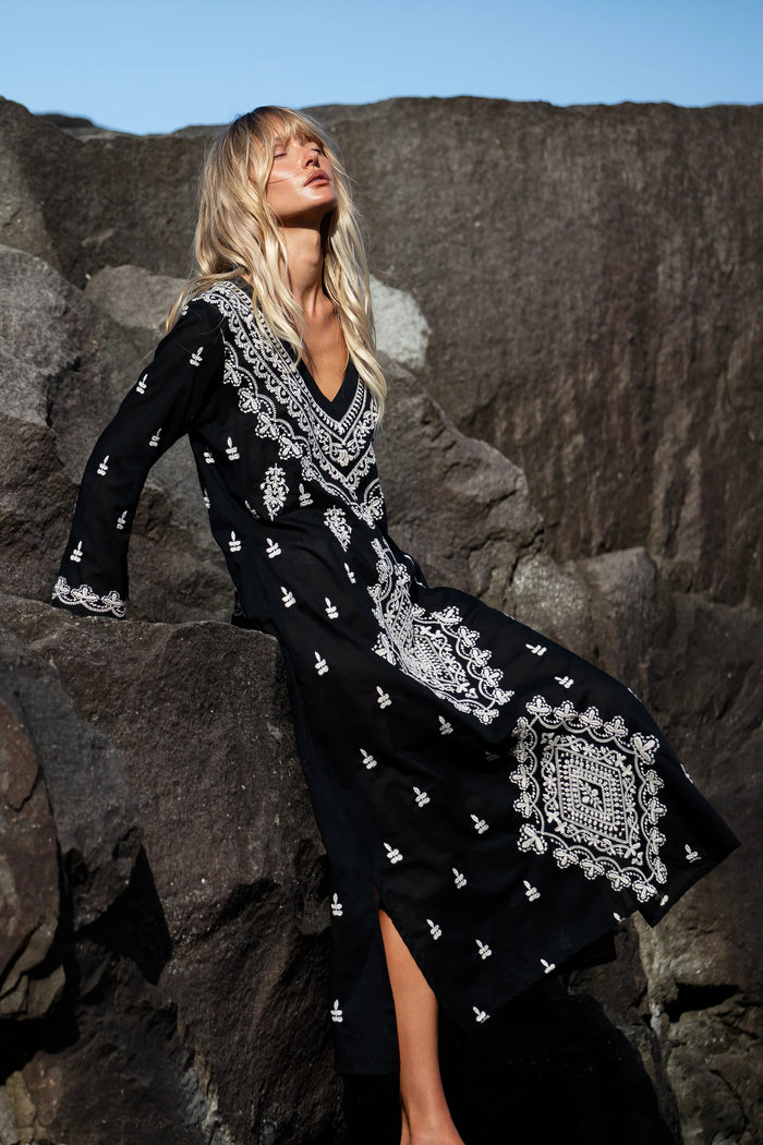 One Season Long Goa Embroidery Black/Cream