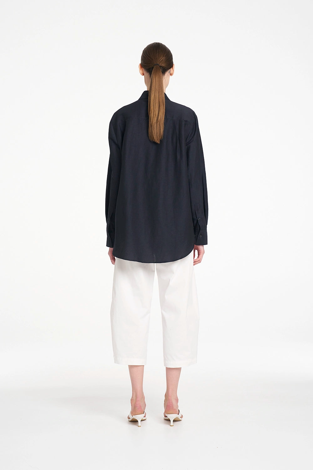 Mela Purdie Crop Barrel Pant in White F419 10003 - Pre-Order November Delivery