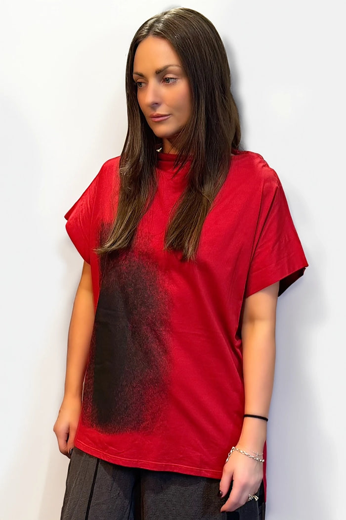 Moyuru 100% Cotton Printed Tee in Red/Blk 241414