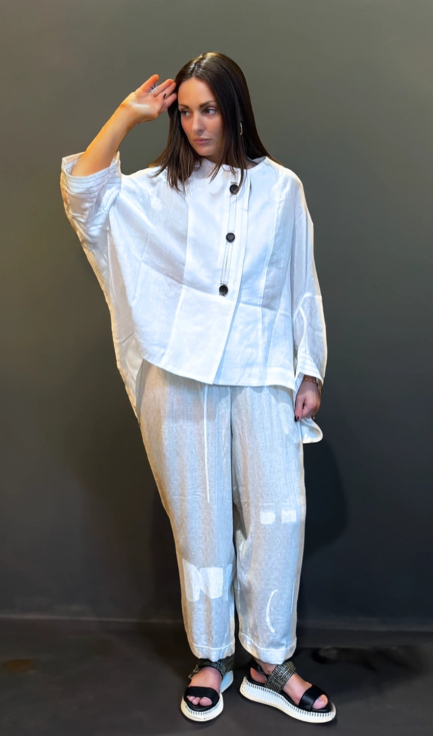 Moyuru Linen Mix 3 Button Shirt in White 241603