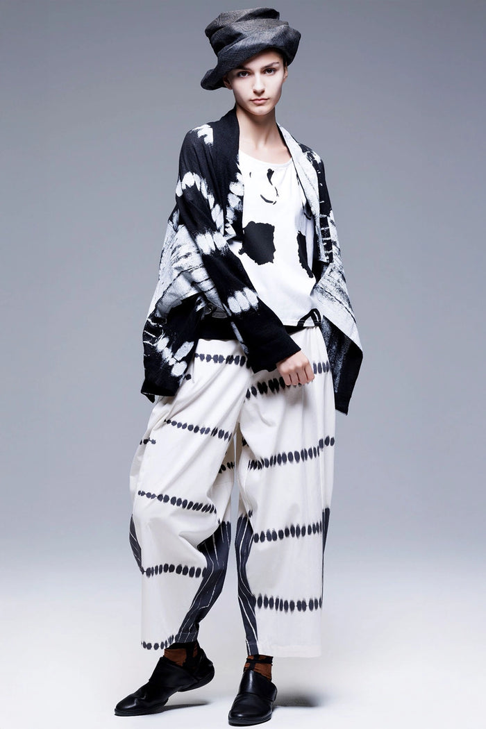 Moyuru Printed Tee in White/Black 251026