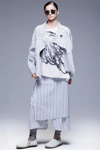 Moyuru Printed S/S Tee in White/Black 251039
