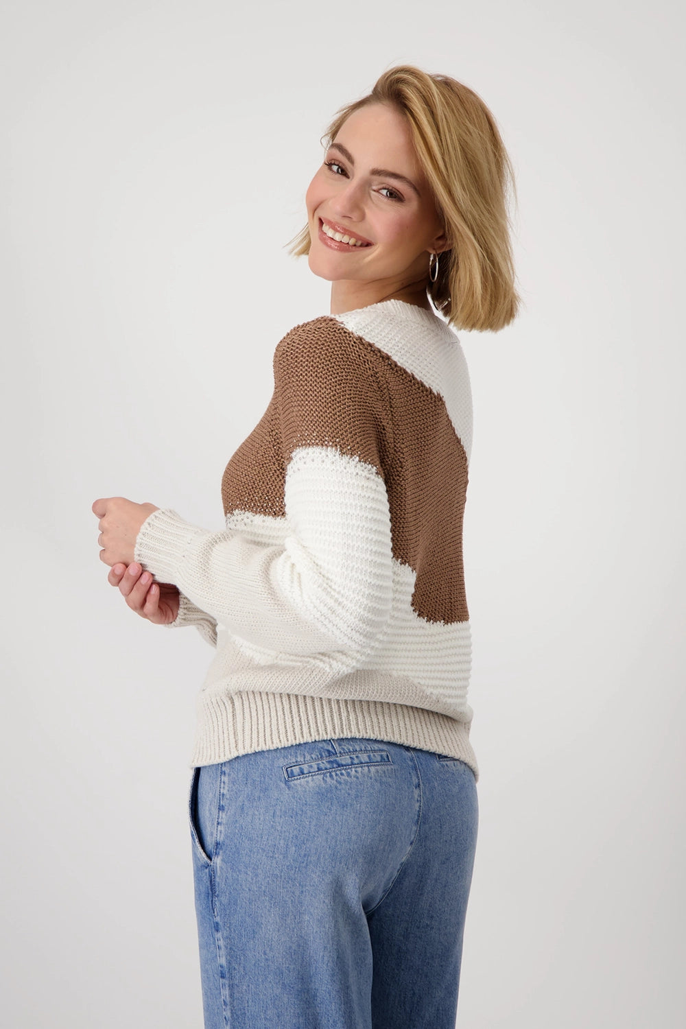Monari Knitted jumper with intarsia pattern 409466