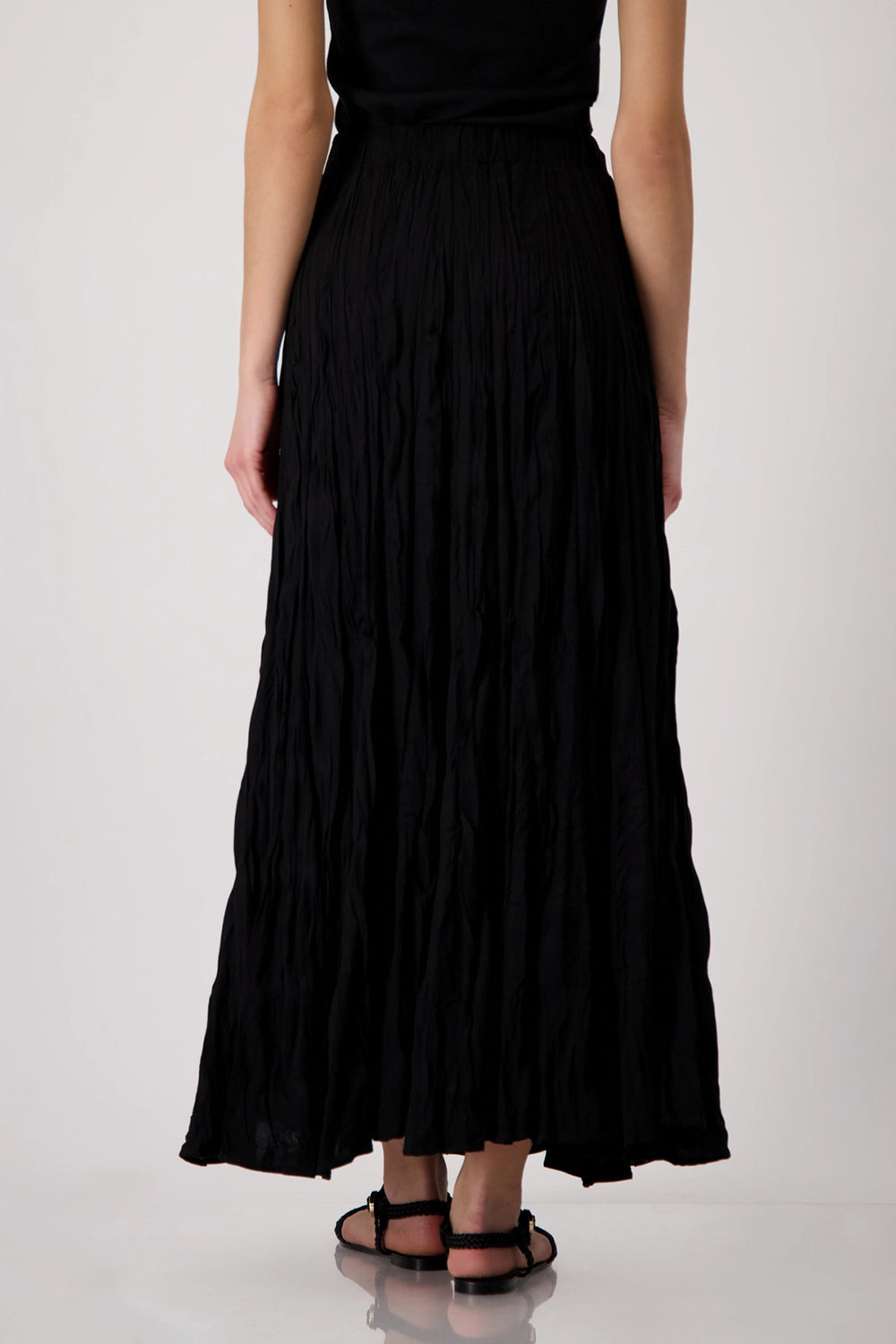 Monari Long skirt with crushed look 409802