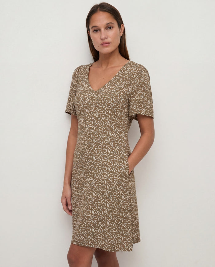 Yerse Short Sleeve Crepe Dress in Grn Leaves 44826
