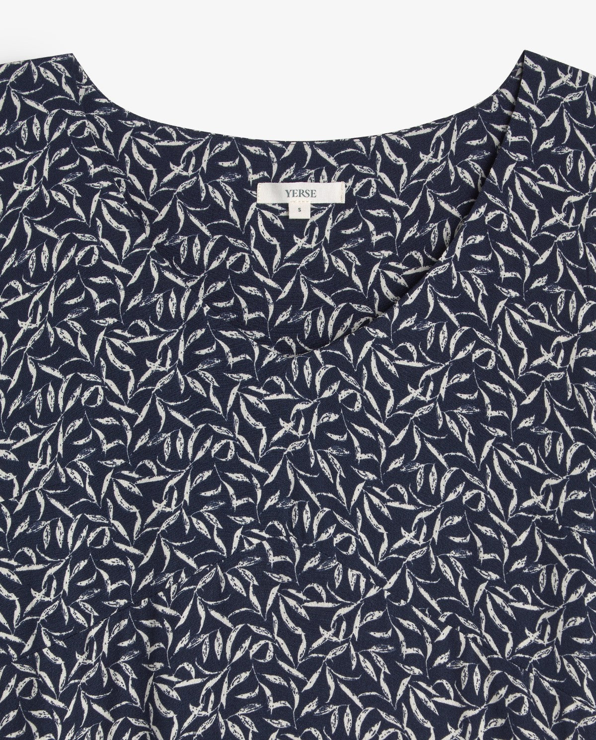 Yerse Short Sleeve Crepe Dress in Navy Leaves 44826