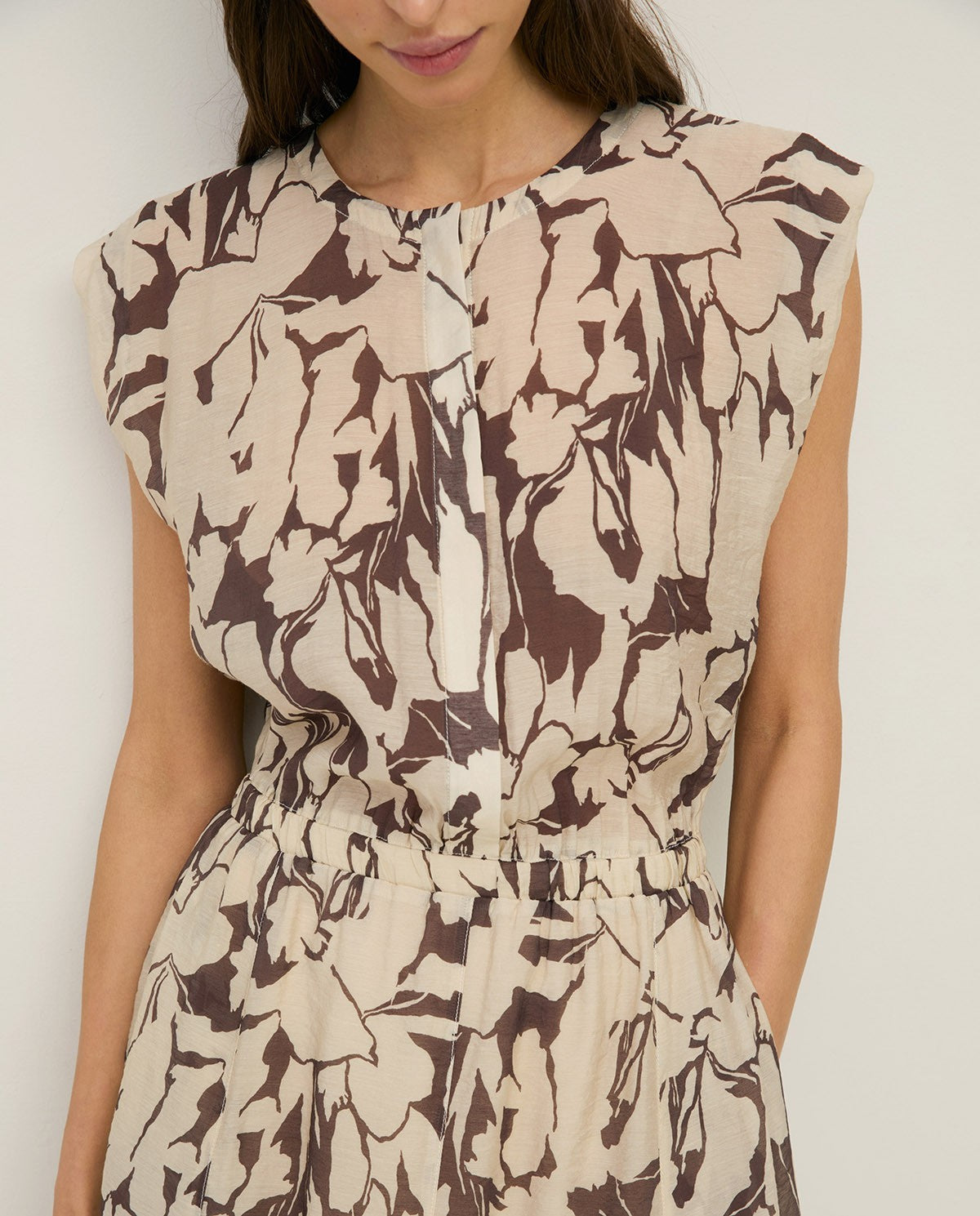 Yerse Printed Viscose Dress in Brown 44842