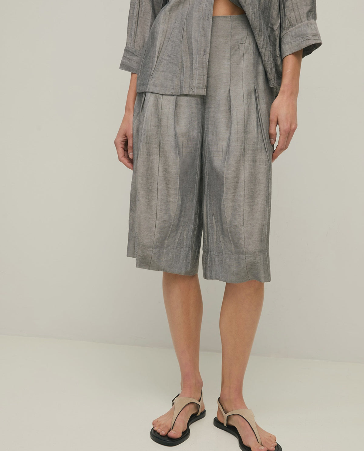Yerse Crinkled Effect Bermuda Shorts in Grey 44858