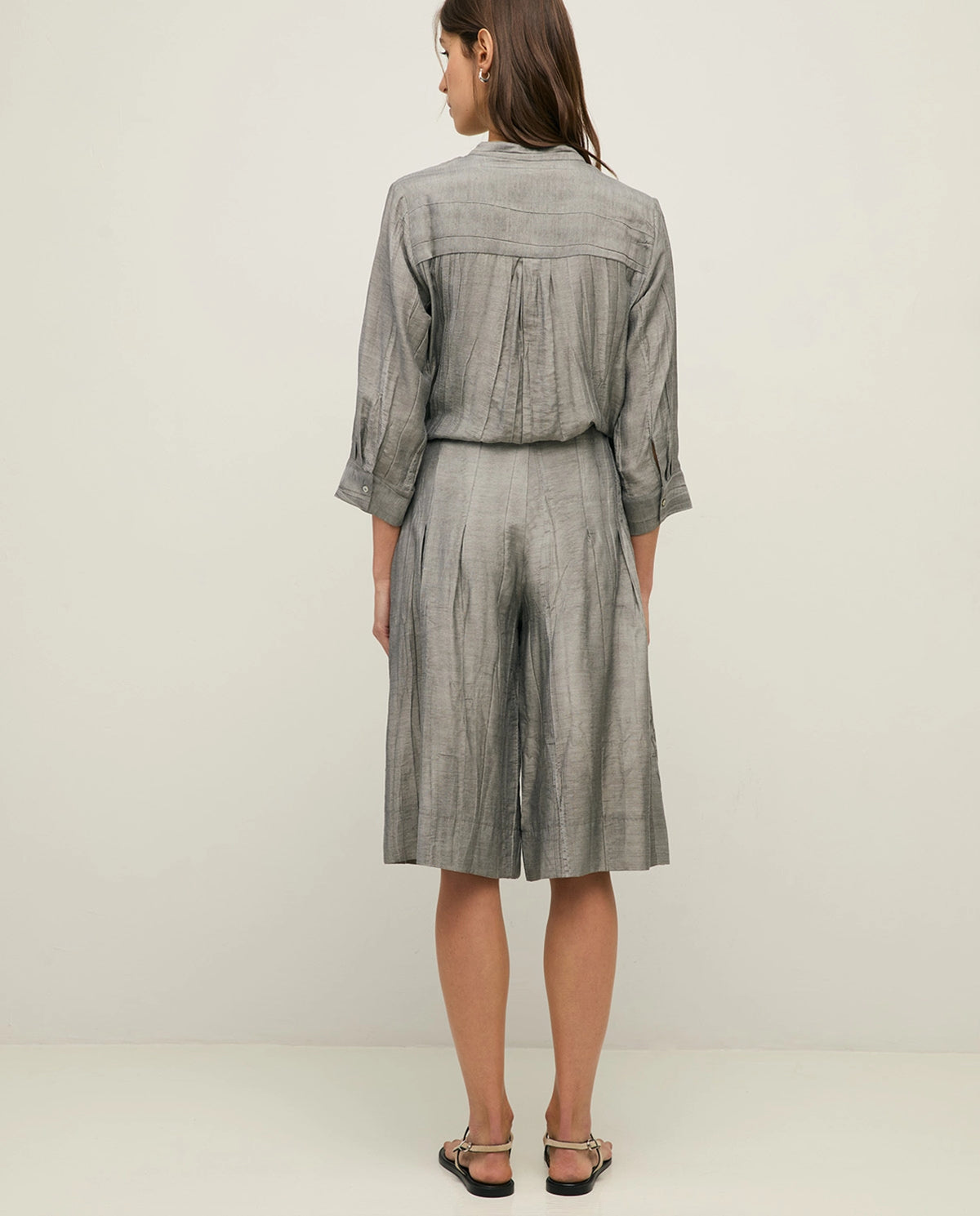 Yerse Crinkled Effect Bermuda Shorts in Grey 44858