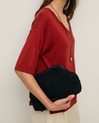Yerse Crochet Clutch in Negro 44943
