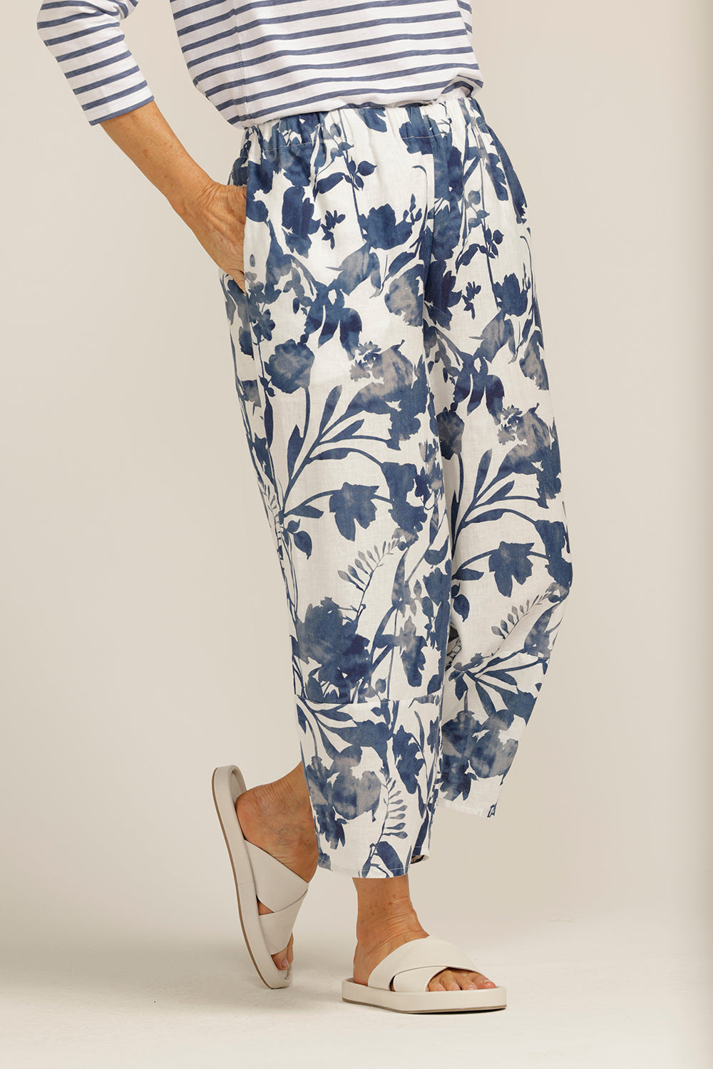 Goondiwindi Cotton Linen Blue Floral Cropped Pant 5174-159-S23