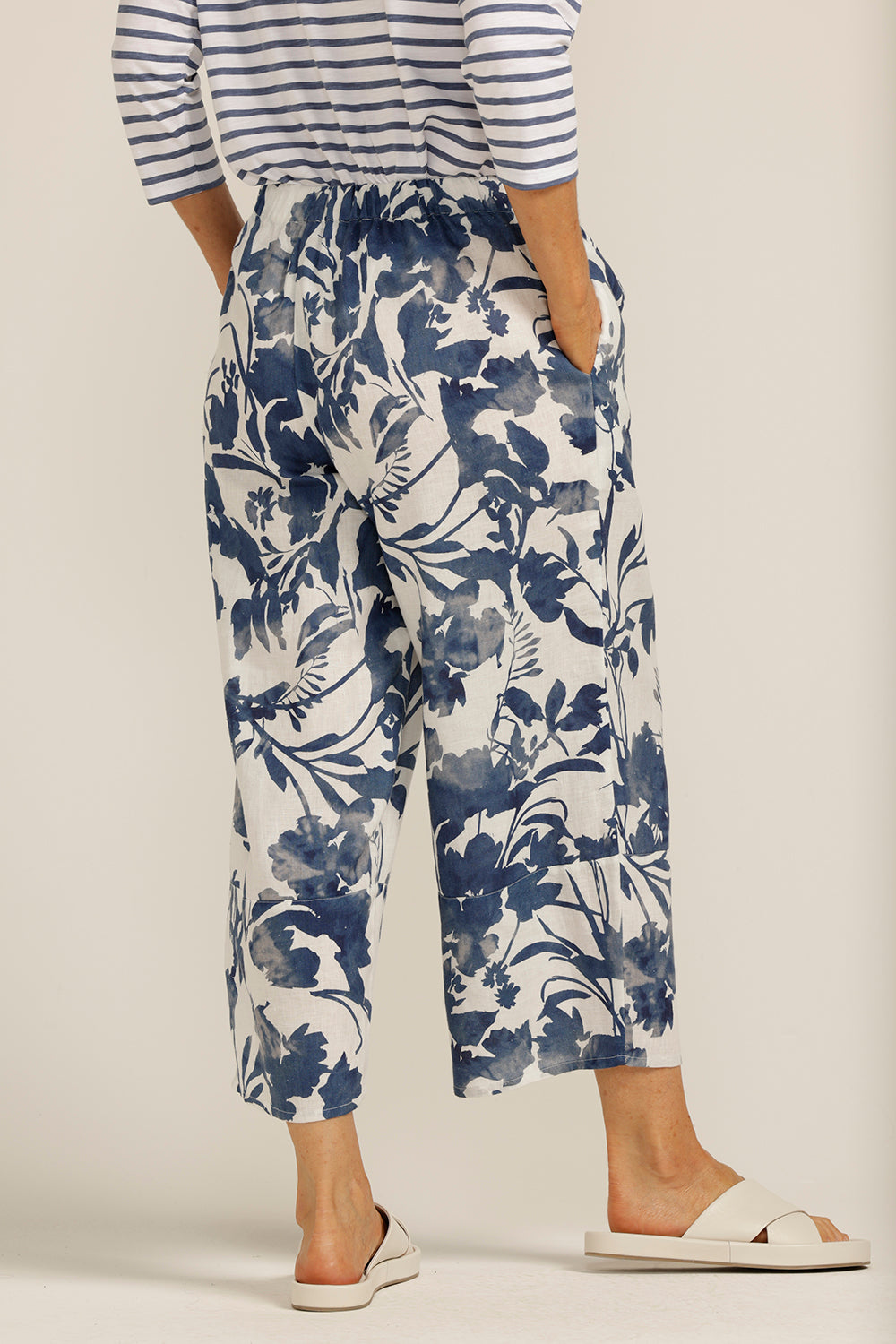 Goondiwindi Cotton Linen Blue Floral Cropped Pant 5174-159-S23