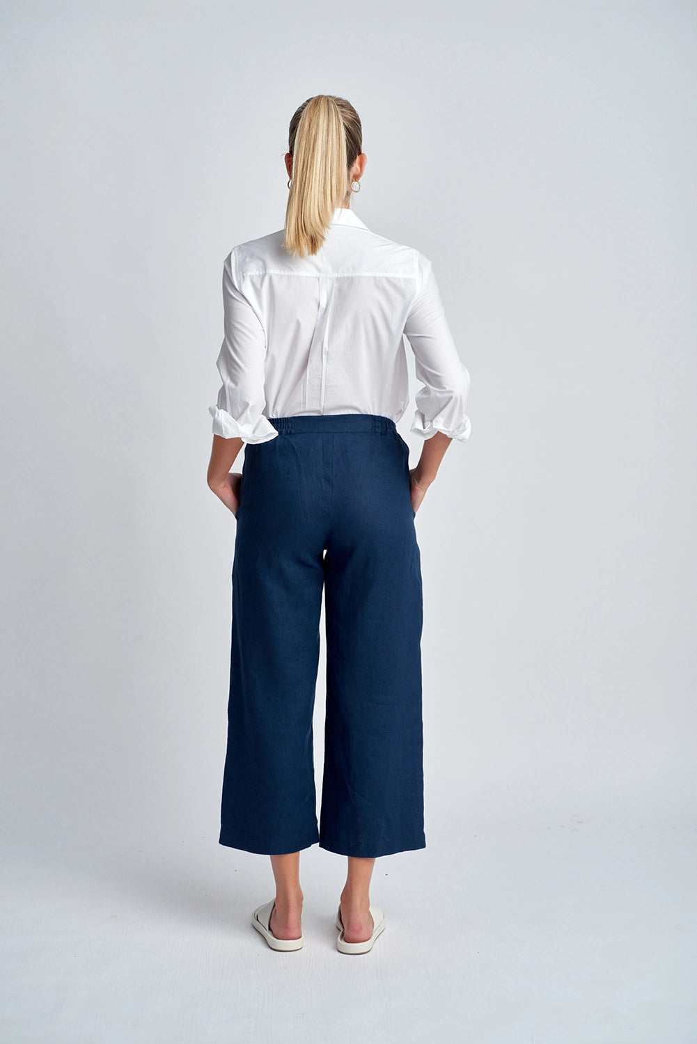 Goondiwindi Cotton Straight Leg Cropped Linen Pant Navy 5243