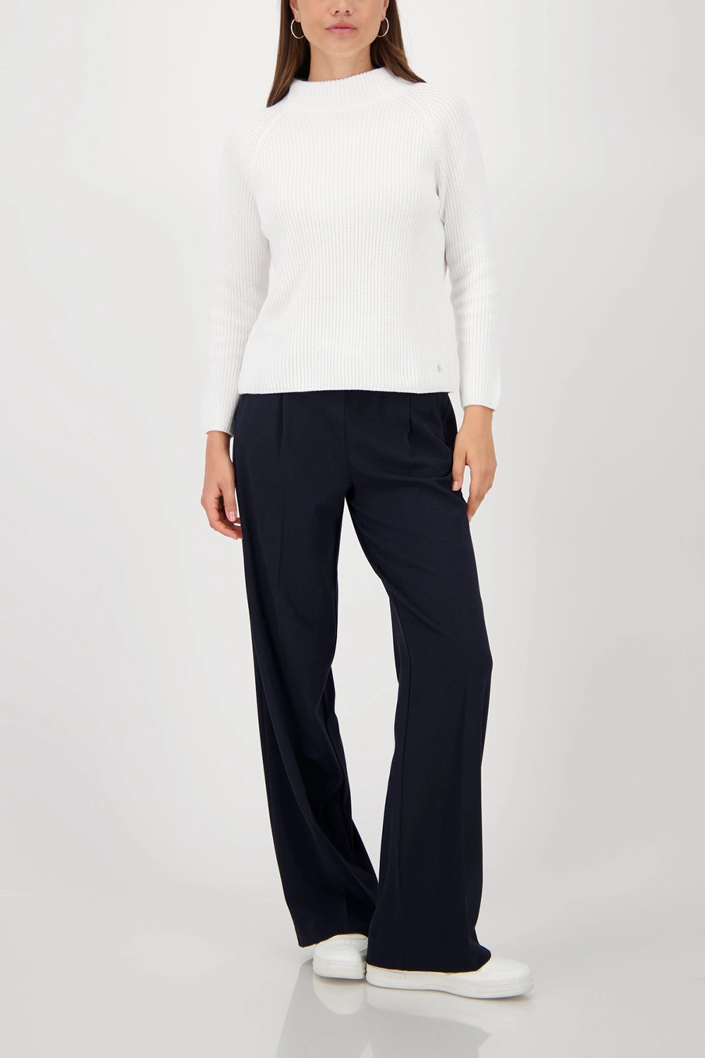 Monari Knitted jumper with stand-up collar in Off White 808986