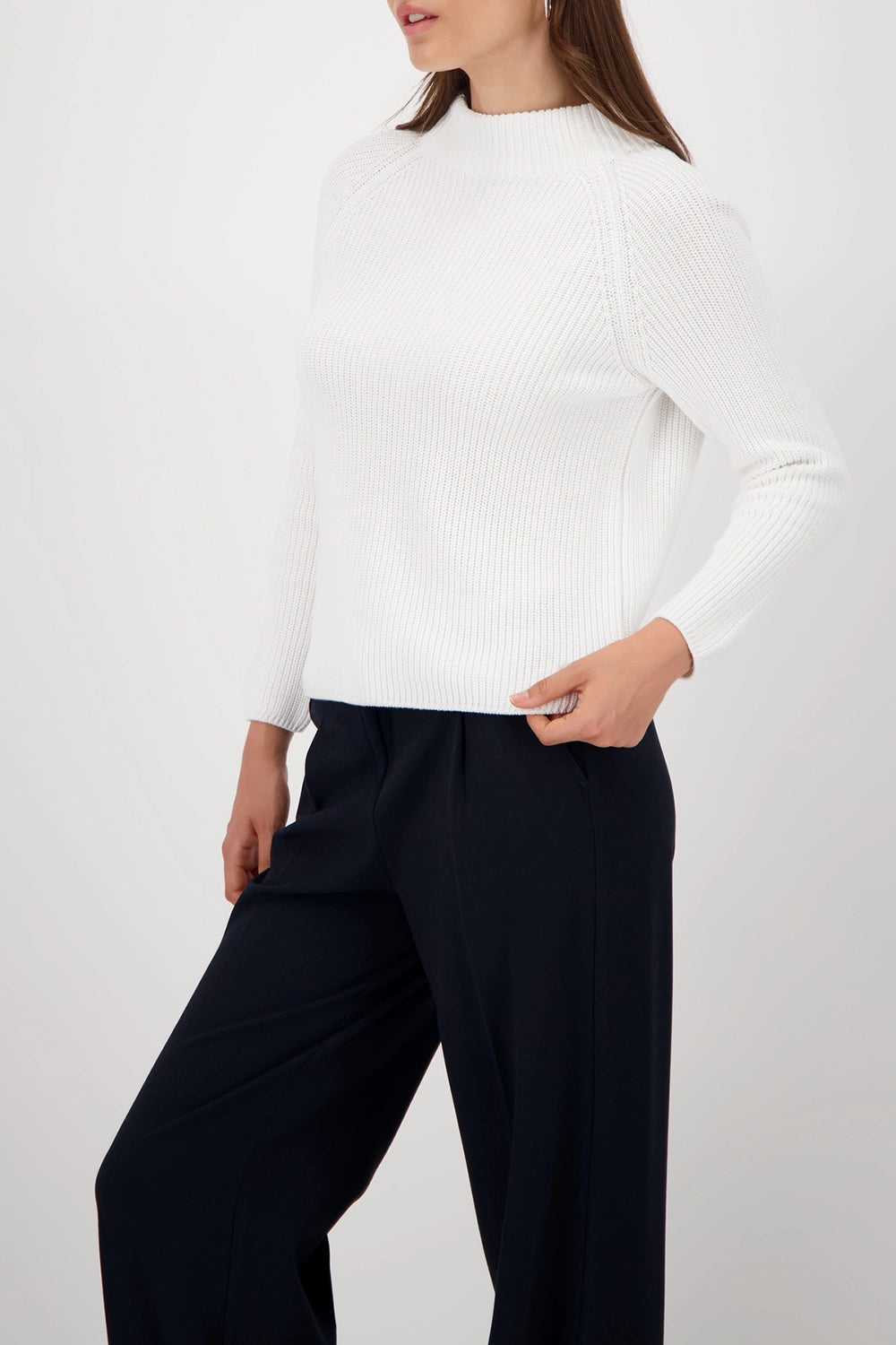 Monari Knitted jumper with stand-up collar in Off White 808986