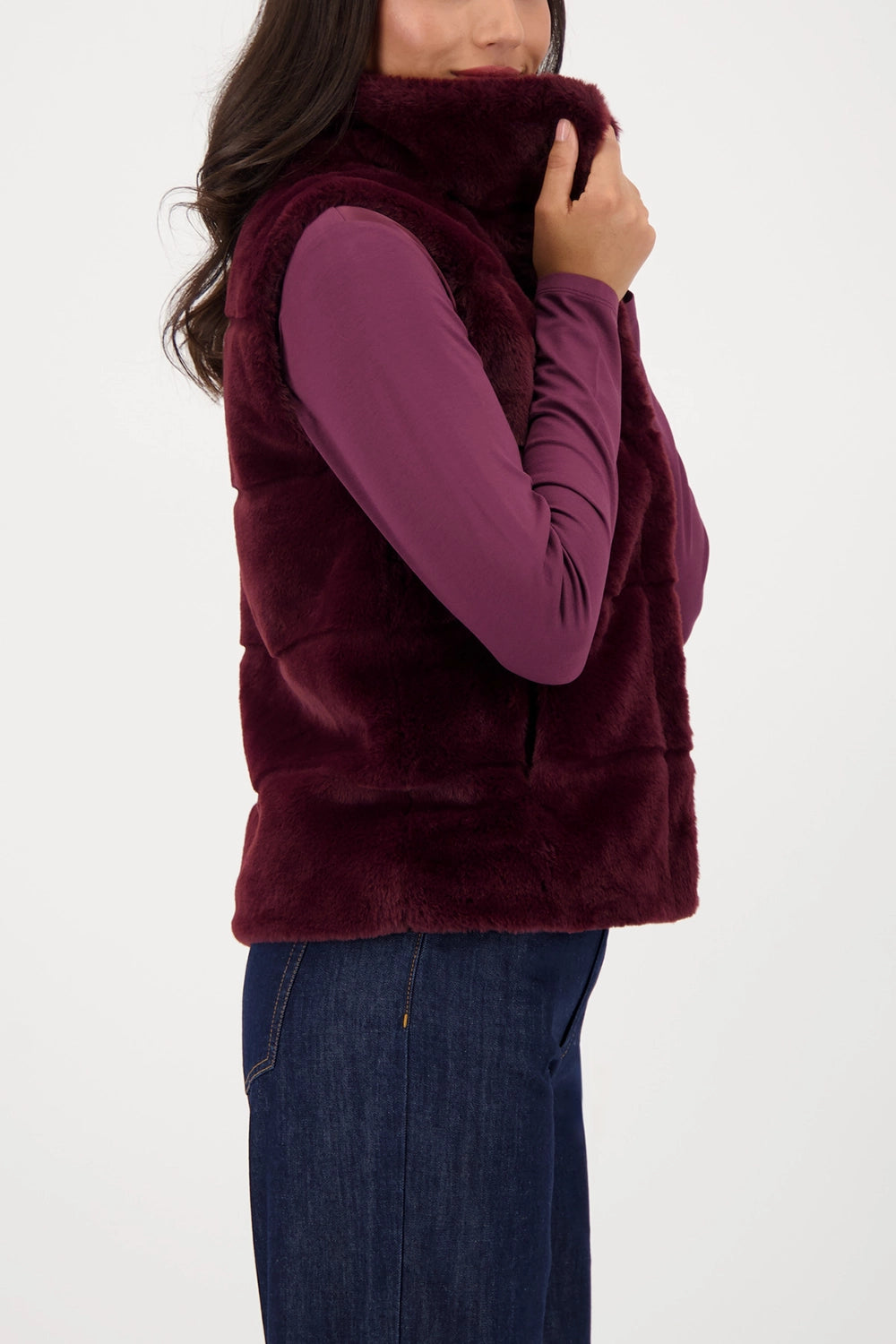 Monari  Fur waistcoat with stand-up collar in Bordeaux 809140