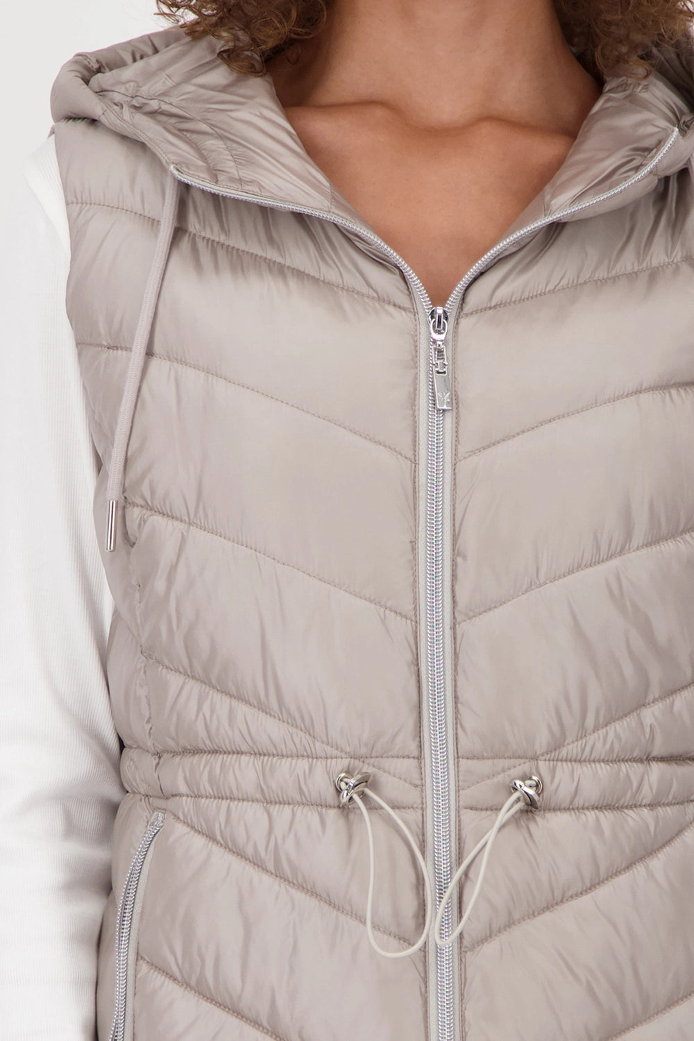 Monari Quilted waistcoat with hood in Greige 809164