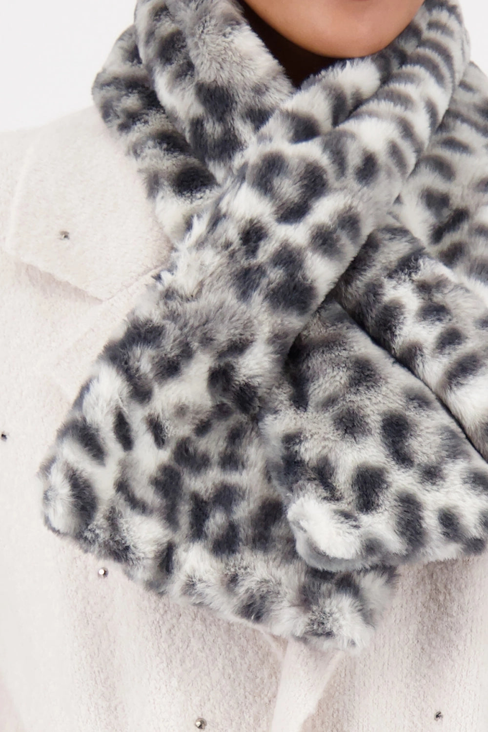 Monari Fluffy Cross Neck Scarf With Leopard Pattern in Black Pattern 809249