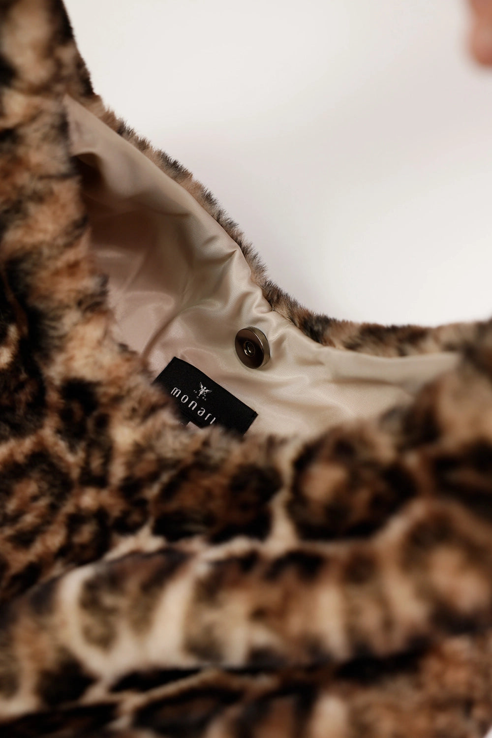 Monari Fluffy Bag With Leopard Pattern in Brownie Pattern 809418
