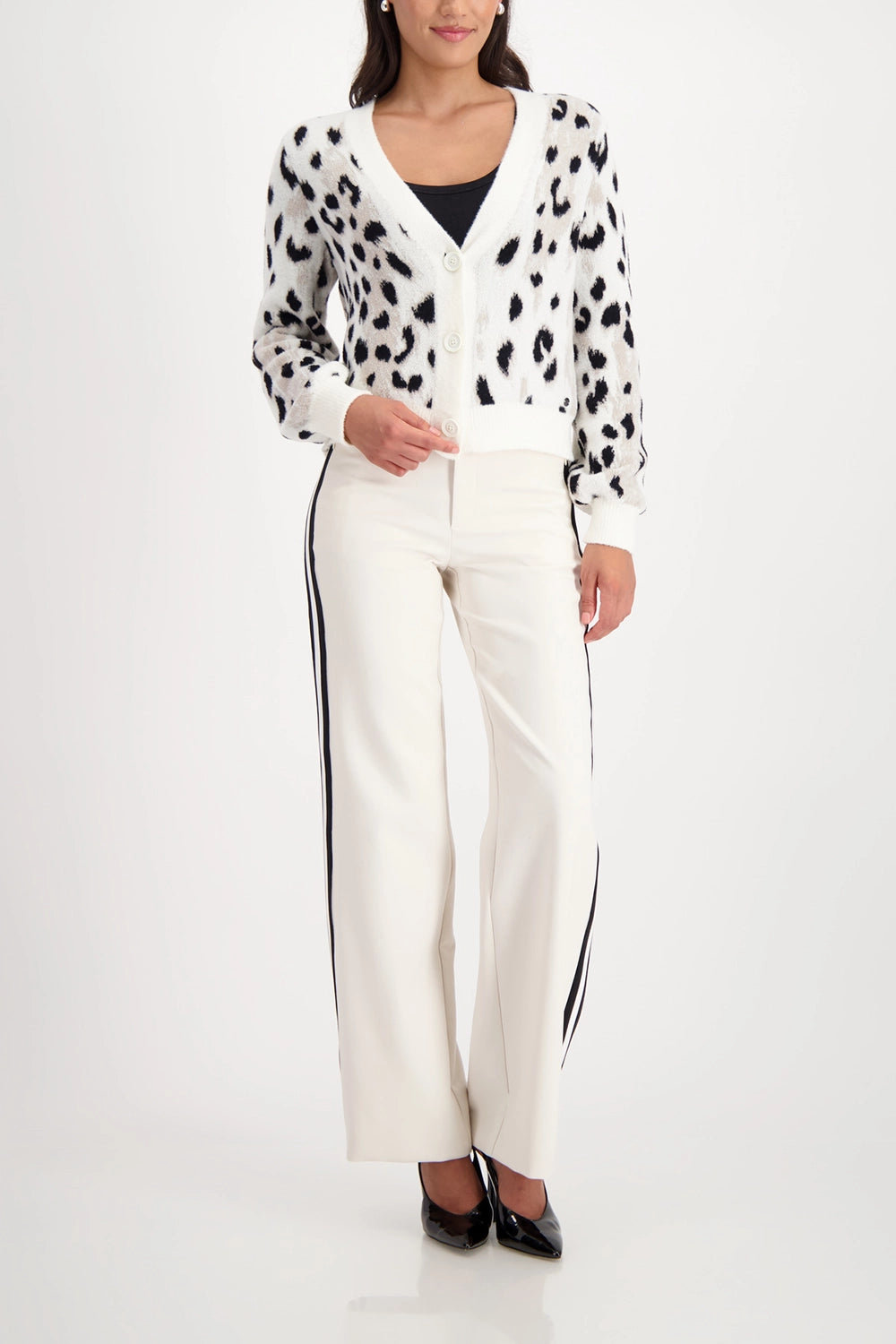 Monari Fluffy Cardigan With Leopard Pattern in Off-White Pattern 809524