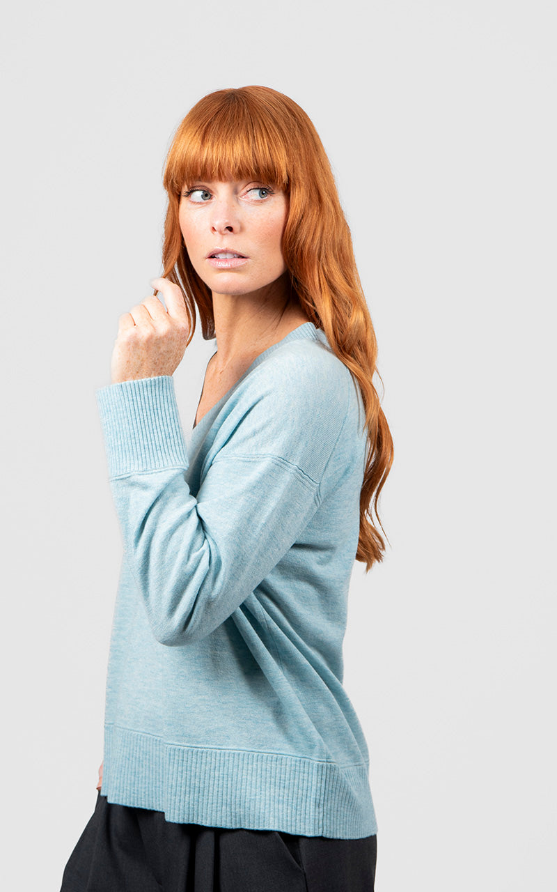Bridge & Lord V-Neck Pullover With Links Trim BL6620