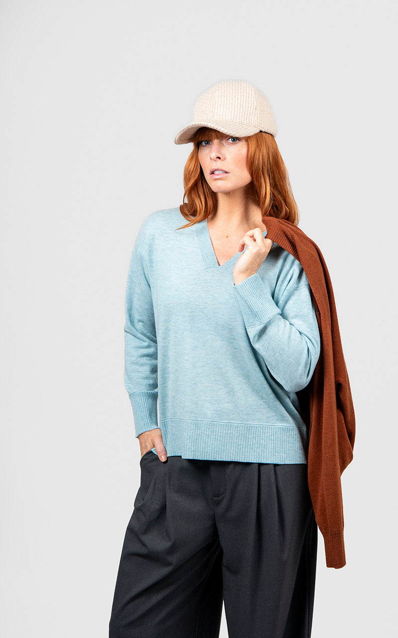Bridge & Lord V-Neck Pullover With Links Trim BL6620