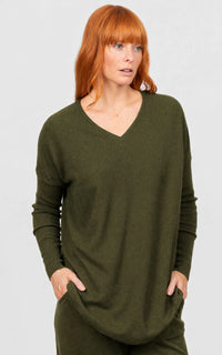 Bridge & Lord Queen Vee curved hem pullover BL6655