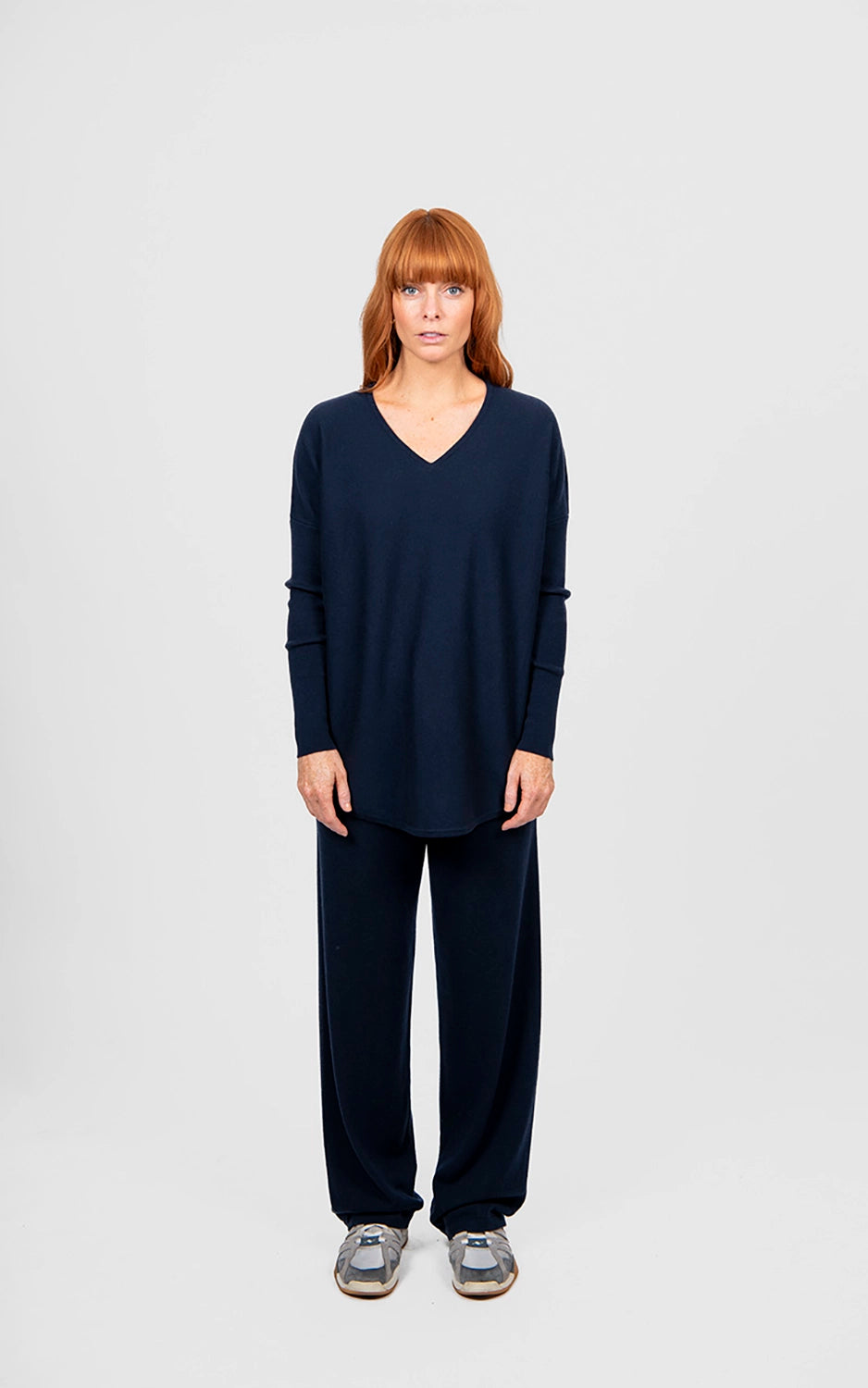 Bridge & Lord Queen Vee curved hem pullover BL6655