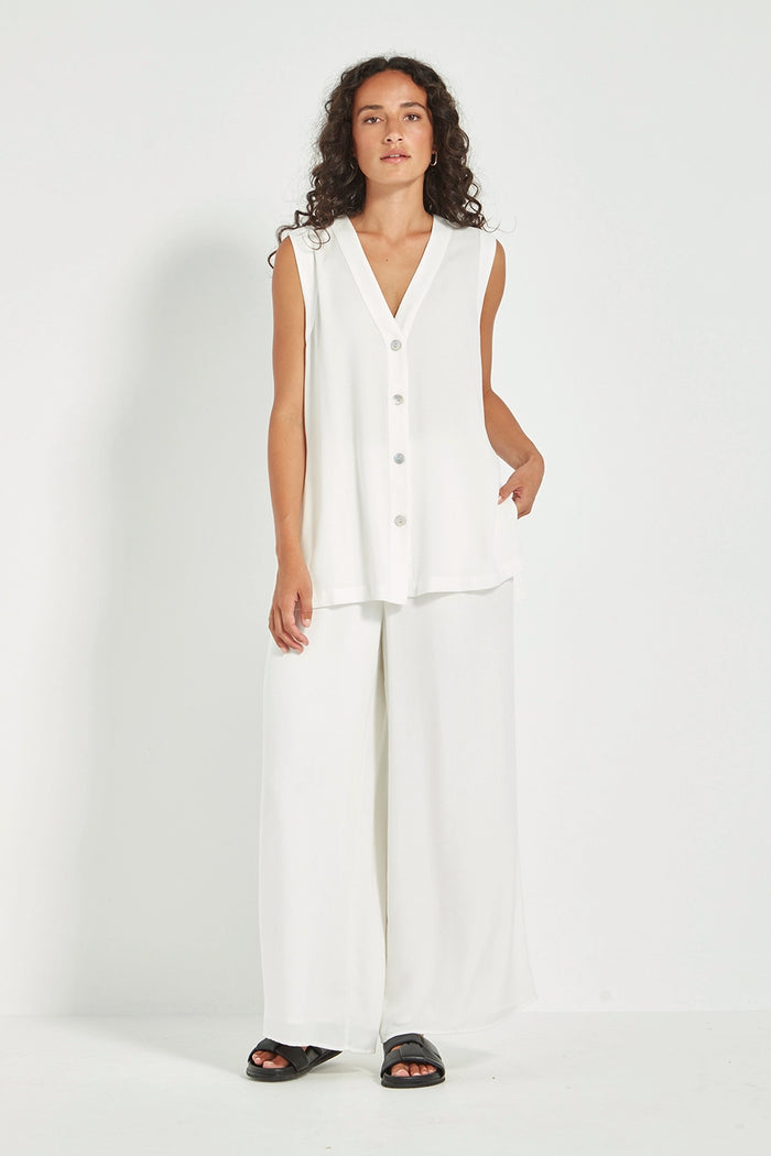 Verge Cayman Vest  in White 9888BR