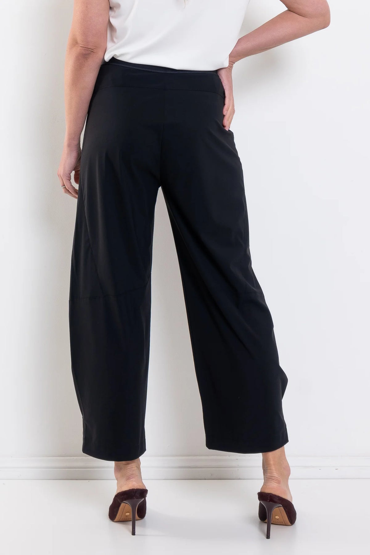 Raffaello Rossi Hale 7/8 Hightech Jersey Trouser in Black 024462/9987