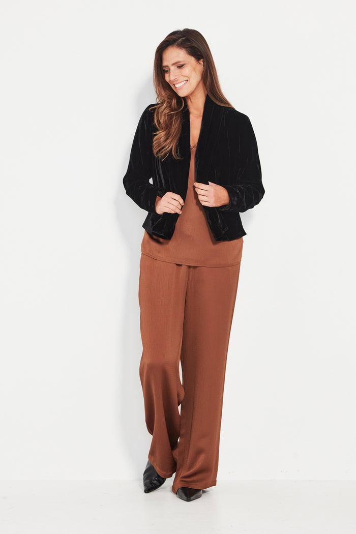 Verge Enchant Jacket in Black 1008BR