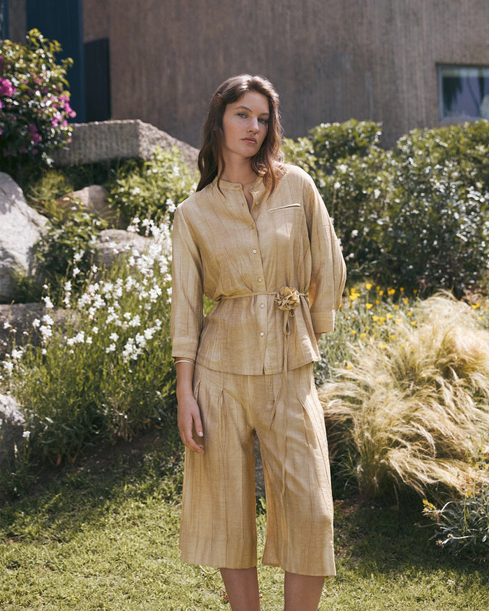 Yerse Crinkled Effect Bermuda Shorts in Vainilla 44858
