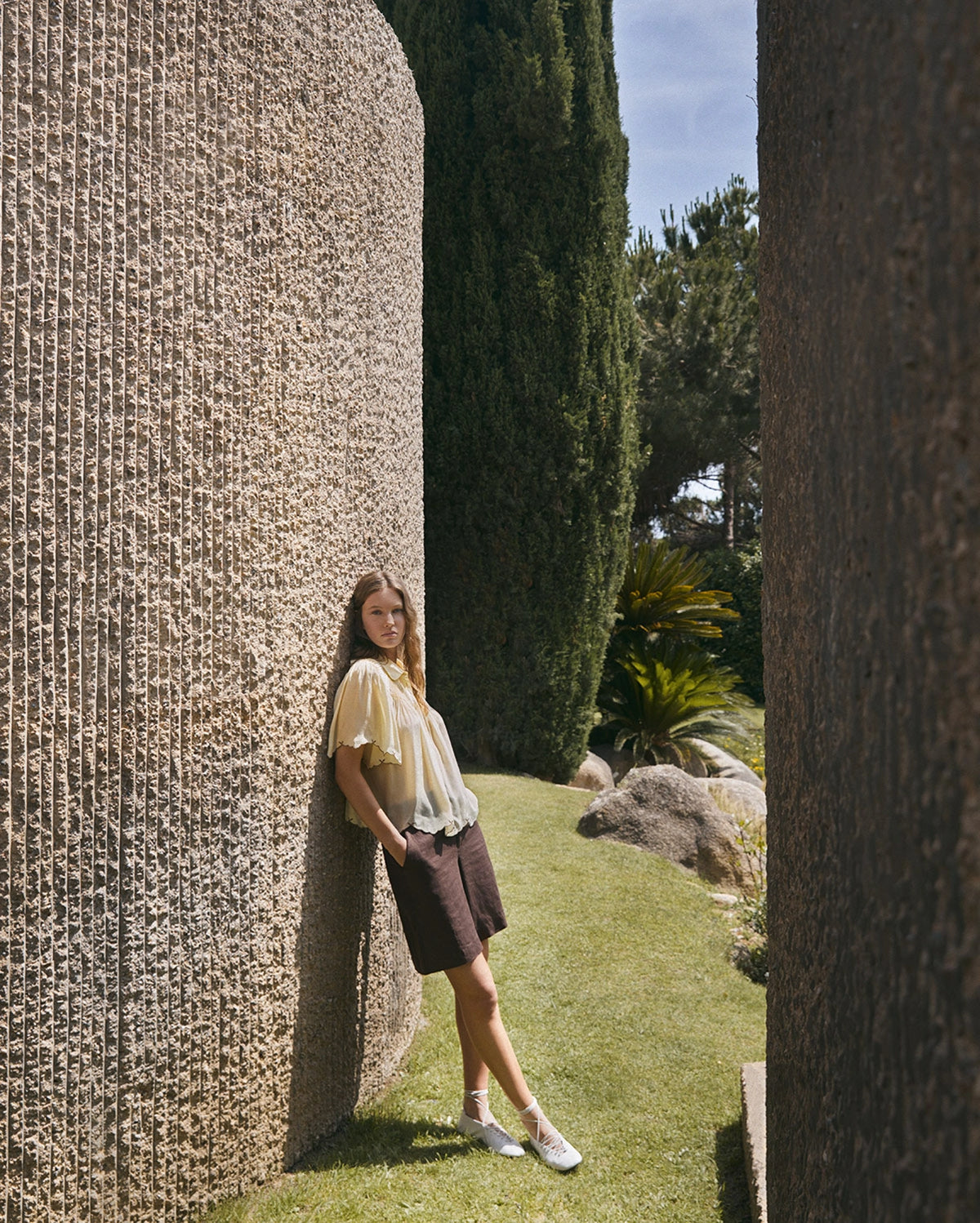 Yerse 100% Linen Shorts in Chocolate 44852