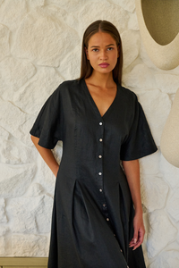 Naturals by O & J Linen Dress in Black GA704