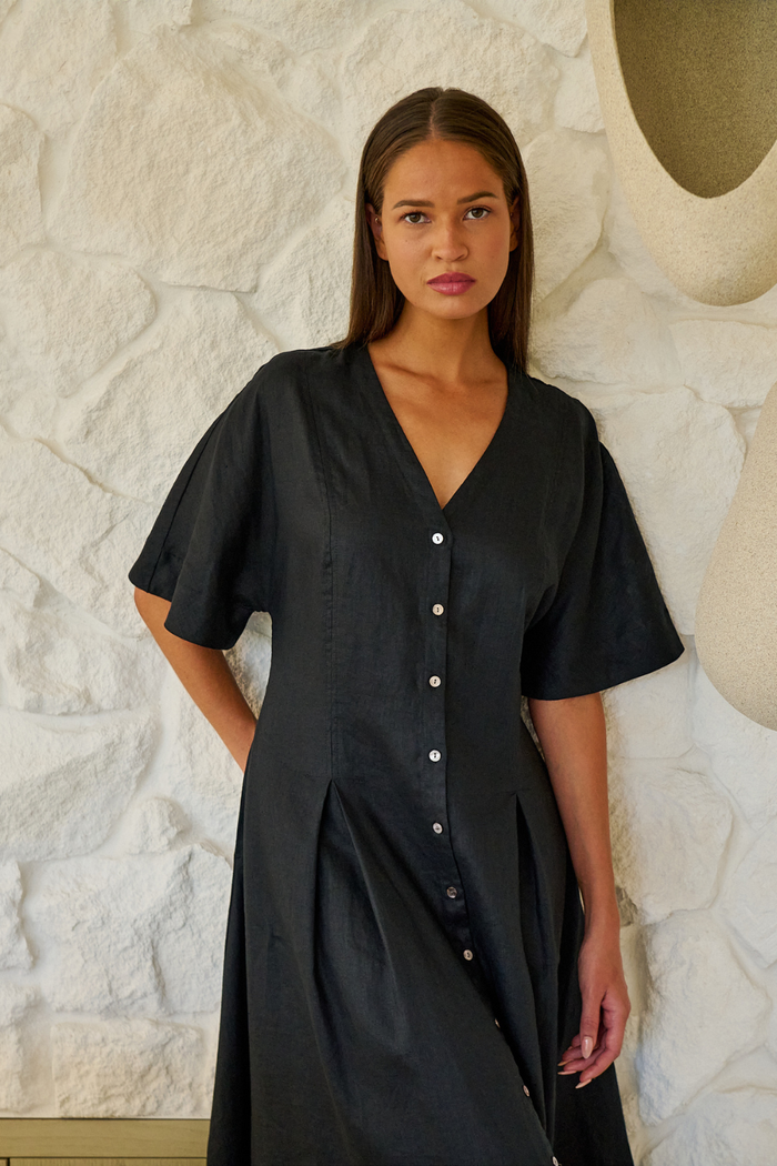 Naturals by O & J Linen Dress in Black GA704