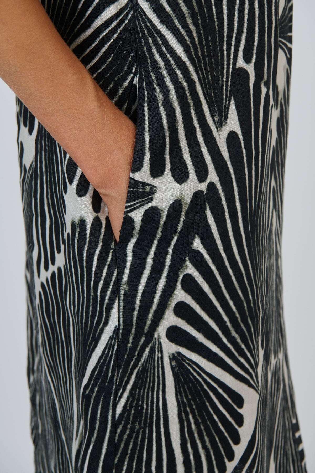 Naturals by O & J Linen Dress in Folies GA237