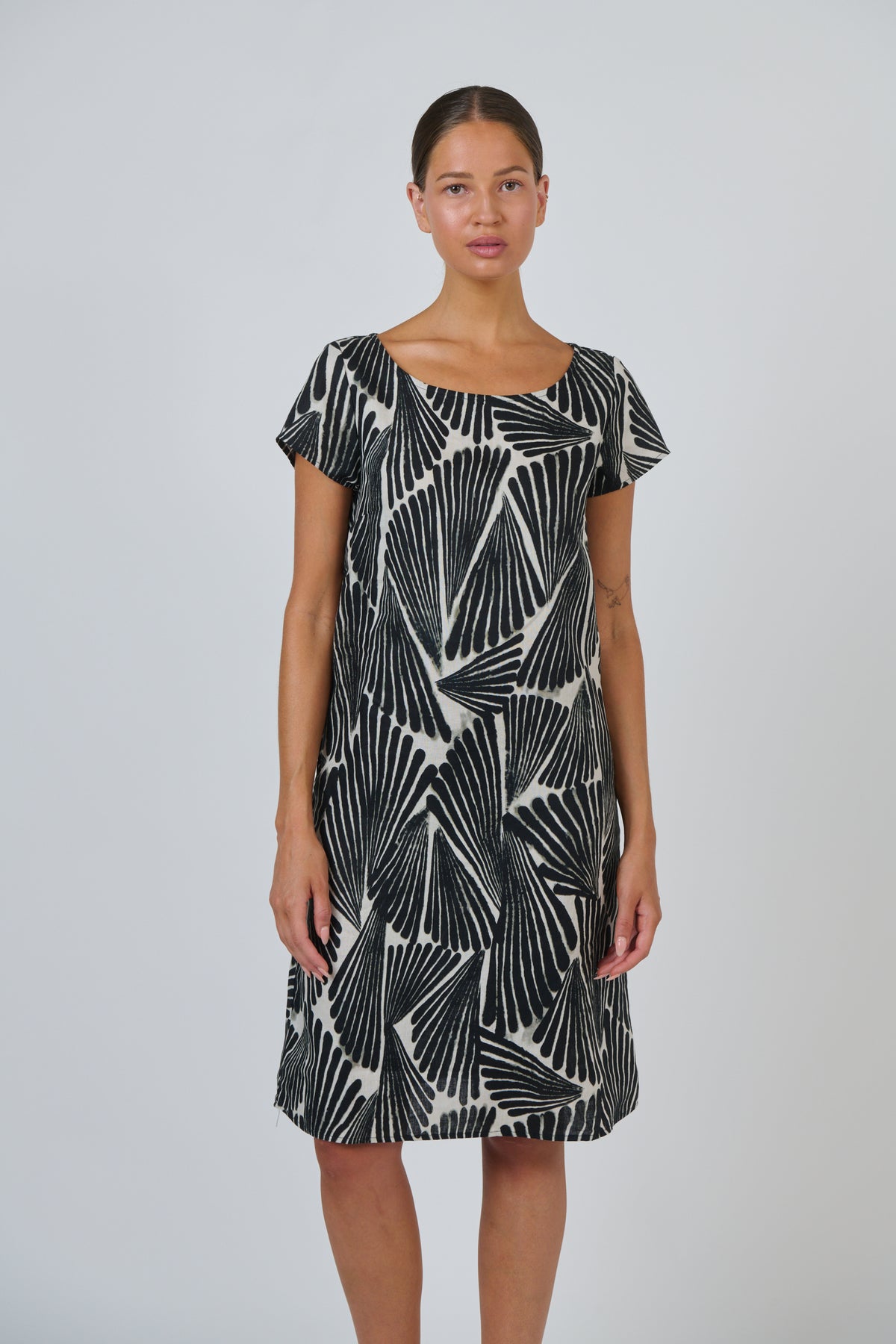 Naturals by O & J Linen Dress in Folies GA237