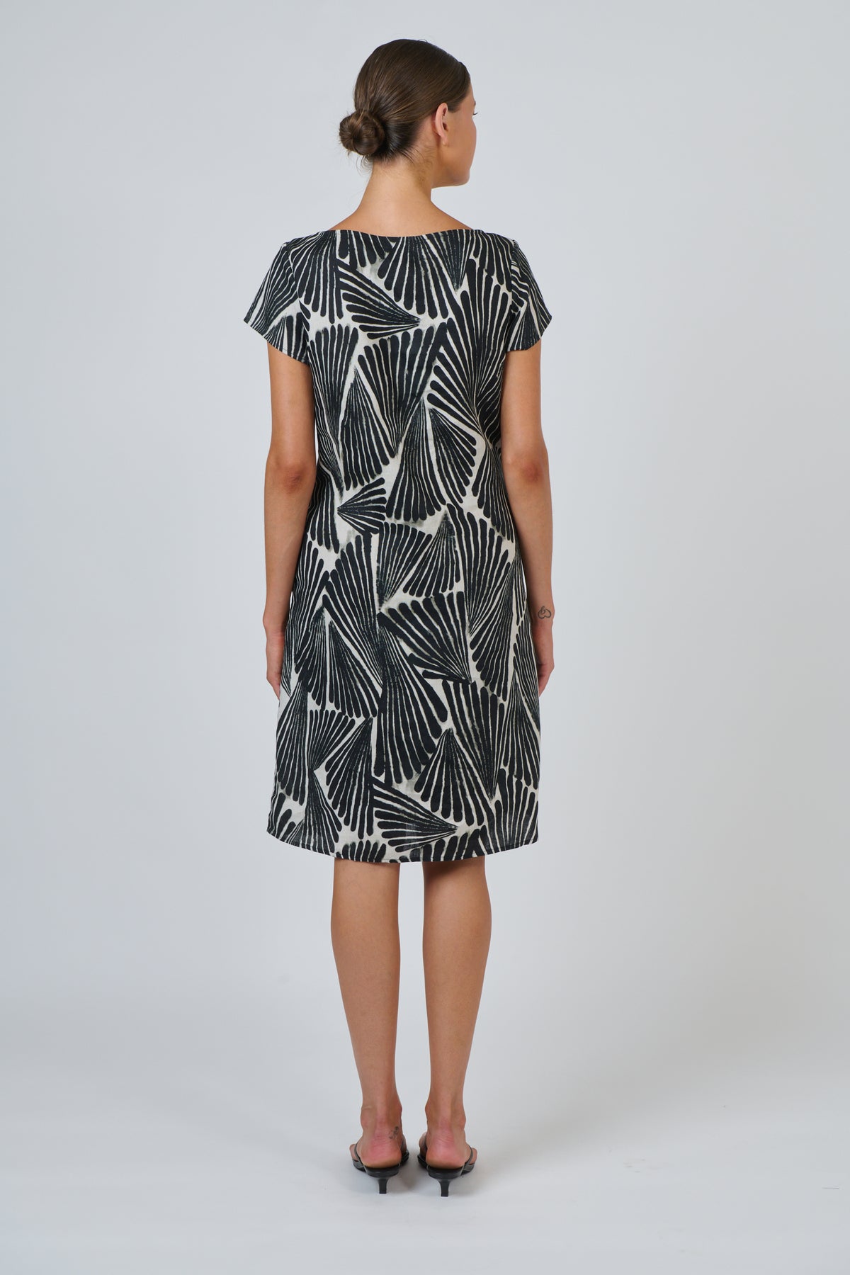 Naturals by O & J Linen Dress in Folies GA237