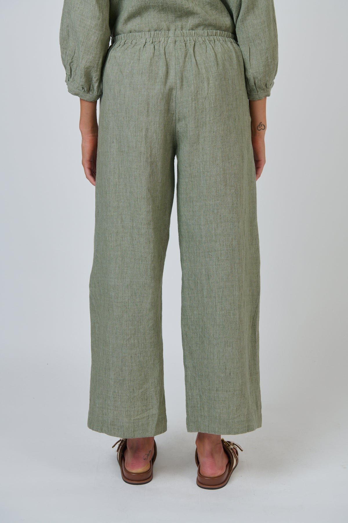 Naturals by O & J Linen Pants in Artichoke GA398