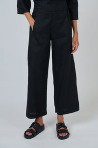 Naturals by O & J Linen Pant in Black GA398