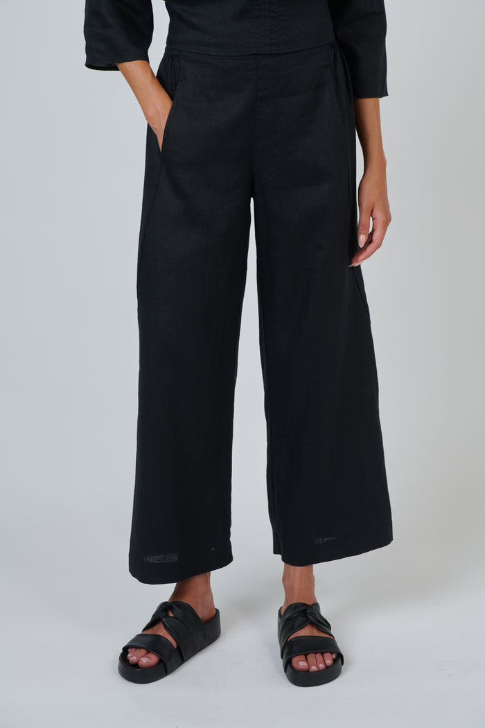 Naturals by O & J Linen Pant in Black GA398