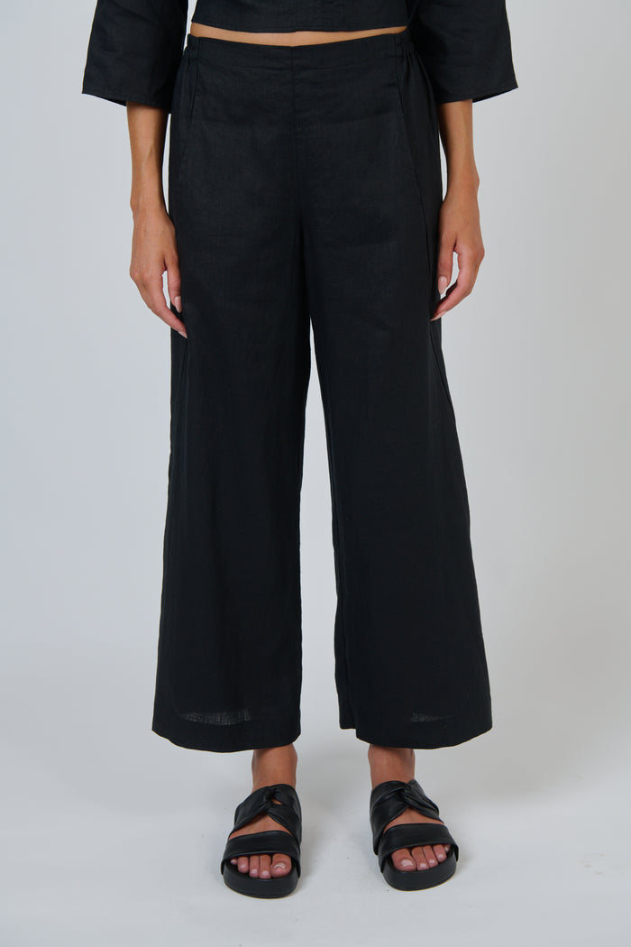 Naturals by O & J Linen Pant in Black GA398