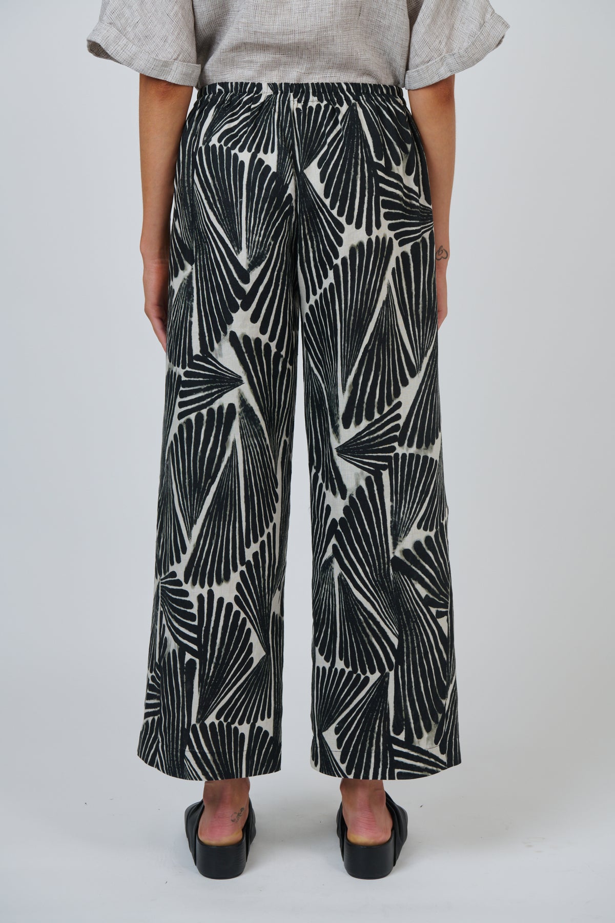 Naturals by O & J Linen Pant in Folies GA398