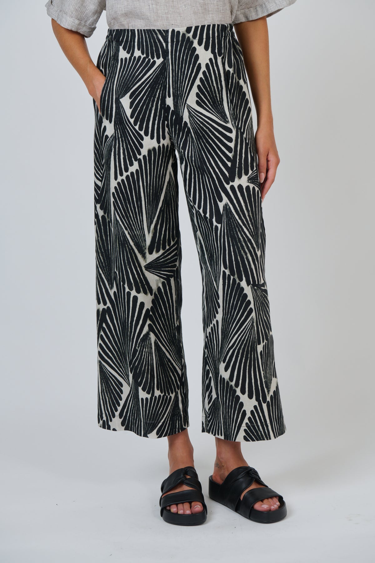 Naturals by O & J Linen Pant in Folies GA398