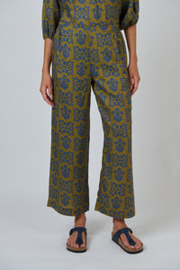 Naturals by O & J Linen Pant in Motif GA398
