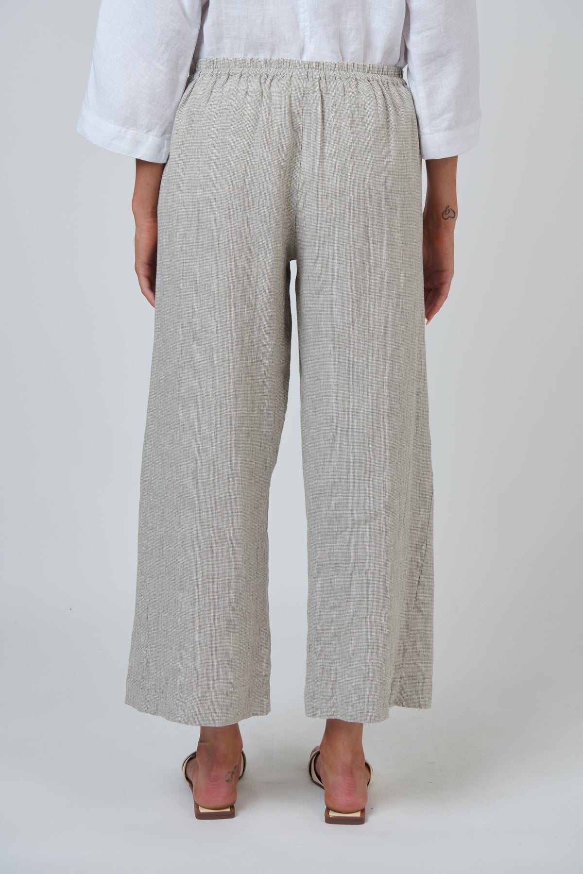 Naturals by O & J Linen Pants in Mousse GA398