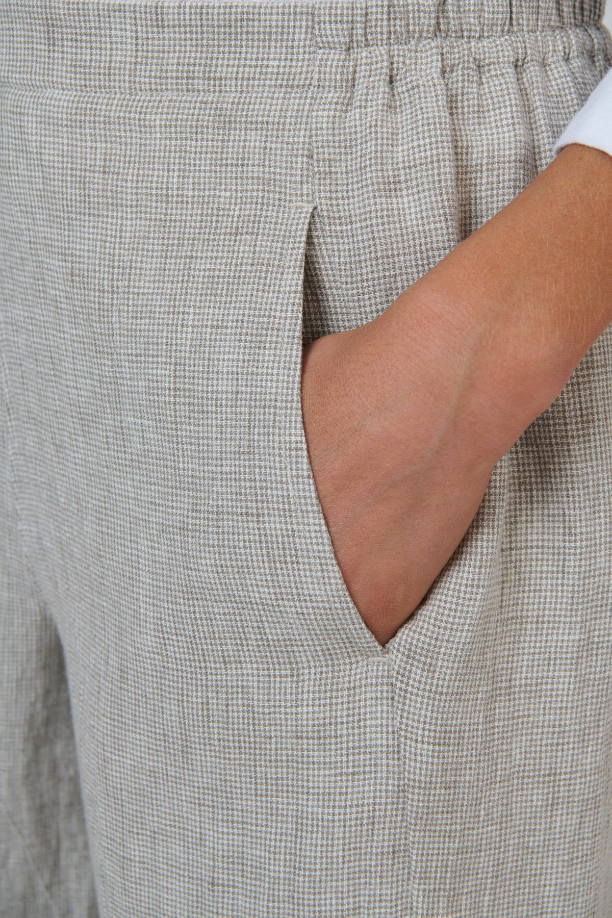 Naturals by O & J Linen Pants in Mousse GA398