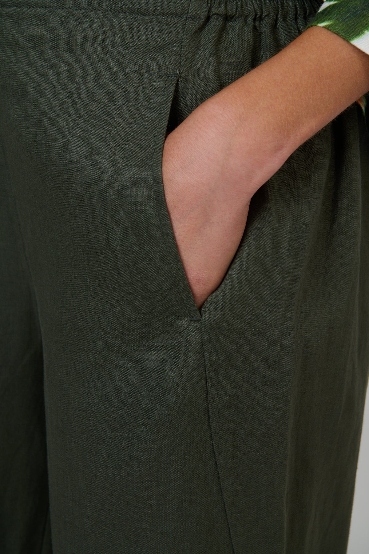 Naturals by O&J Linen Pant in Topiary GA398