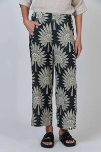 Naturals by O & J Linen Pants in Date Palm GA398