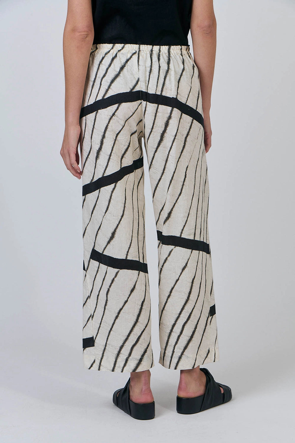 Naturals by O & J Linen Pants in Isobars GA398